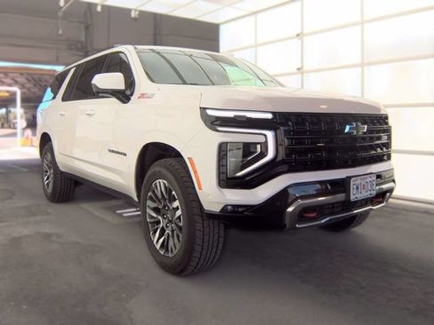 Used 2025 Chevrolet Suburban Z71 AWD/4WD image 2