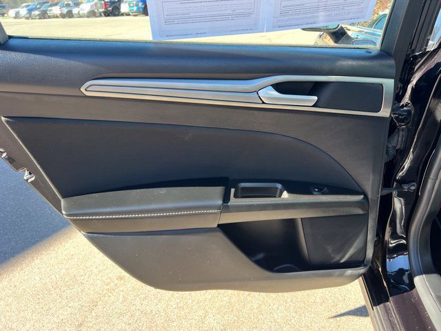 Used 2020 Ford Fusion SE FWD image 15