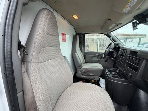 Used 2020 Chevrolet Express 3500 RWD image 17