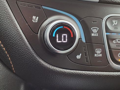 Used 2018 Chevrolet Equinox Premier image 8