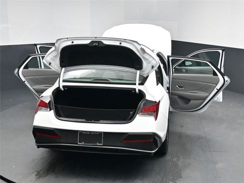 Certified 2025 Hyundai Elantra Sport image 18