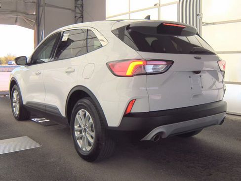 Certified 2022 Ford Escape SE AWD/4WD image 2