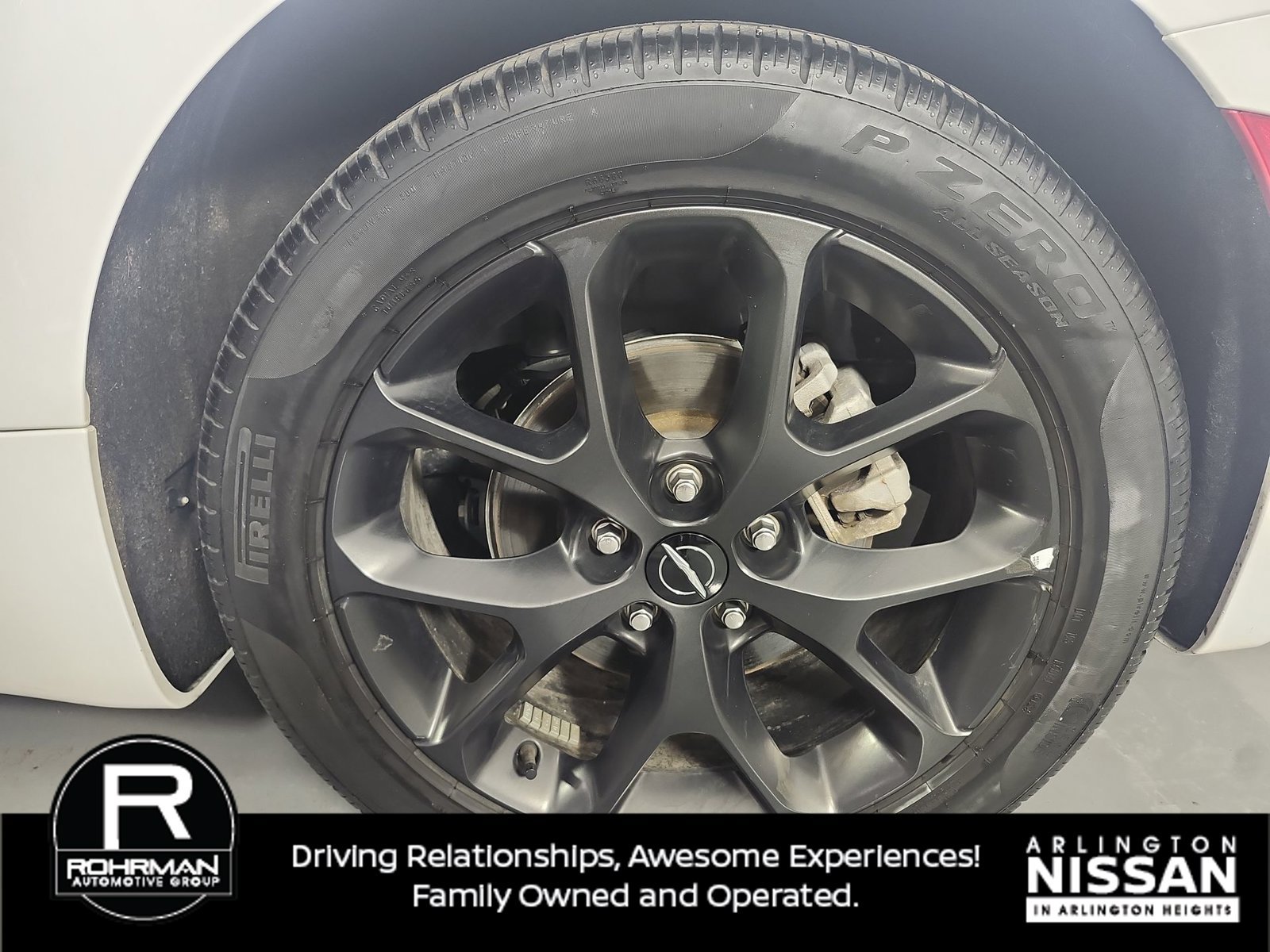 Used 2025 Chrysler Pacifica Limited FWD image 5