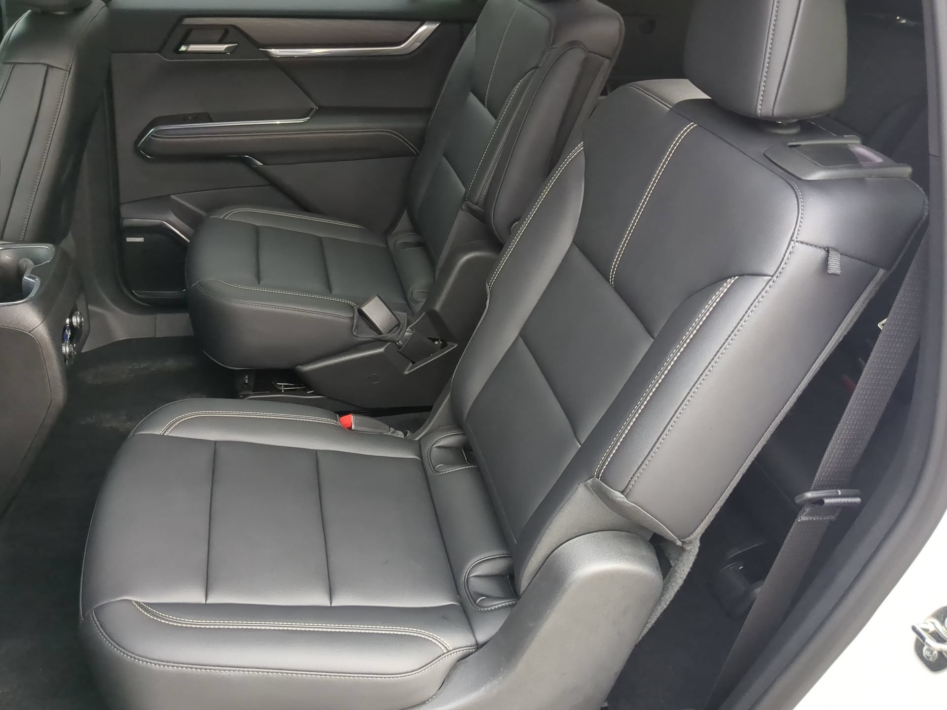 Used 2026 GMC Acadia Elevation w/ Elevation Premium Package FWD image 54
