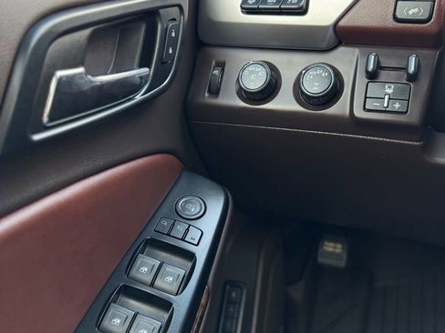 Used 2019 Chevrolet Tahoe Premier AWD/4WD image 15