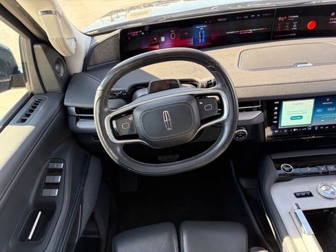 Used 2025 Lincoln Navigator L Reserve AWD/4WD image 21