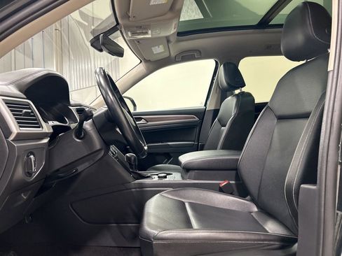 Used 2021 Volkswagen Atlas SE w/ Panoramic Sunroof Package image 9