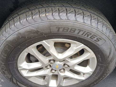 Used 2021 Chevrolet Traverse LS FWD image 17