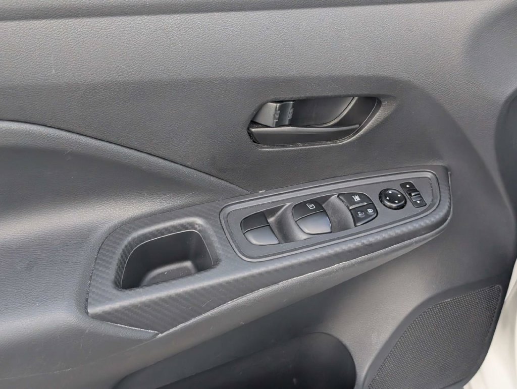 Used 2025 Nissan Versa S FWD image 12
