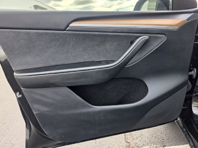 Used 2023 Tesla Model Y Long Range AWD/4WD image 19