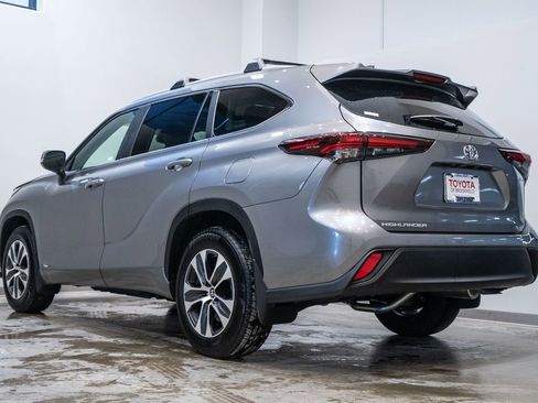 Certified 2025 Toyota Highlander XLE image 4