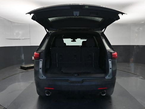 Used 2023 Chevrolet Traverse LT image 11