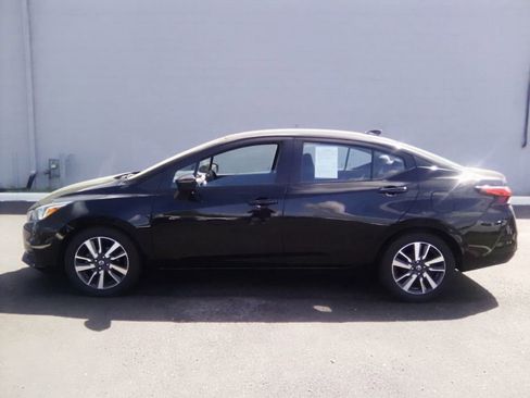 Used 2020 Nissan Versa SV image 7