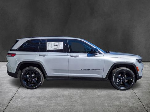 New 2025 Jeep Grand Cherokee Limited image 3