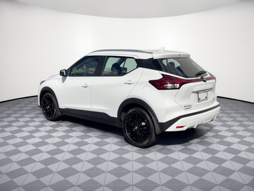 Used 2023 Nissan Kicks SV FWD image 3