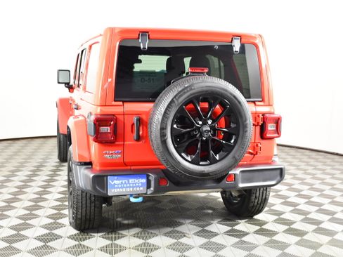 Used 2024 Jeep Wrangler Unlimited Sahara AWD/4WD image 7