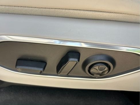 Certified 2023 Jeep Wagoneer Series III w/ Convenience Group I AWD/4WD image 27