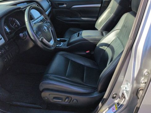 Used 2017 Toyota Highlander XLE image 14