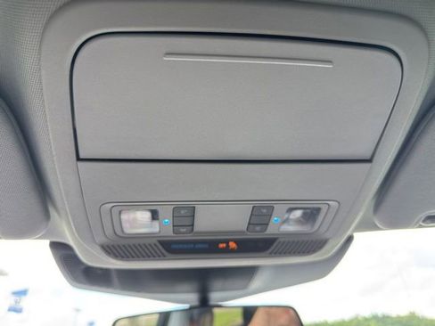 Used 2022 Ford Explorer XLT AWD/4WD image 23