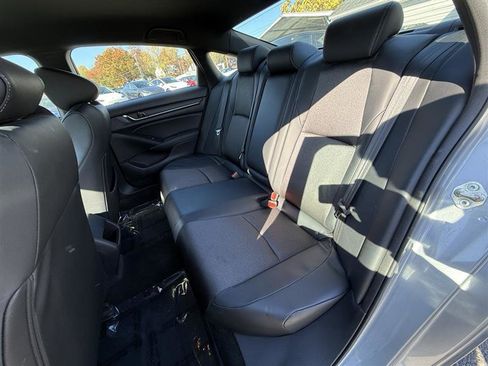 Used 2018 Honda Accord Sport image 13