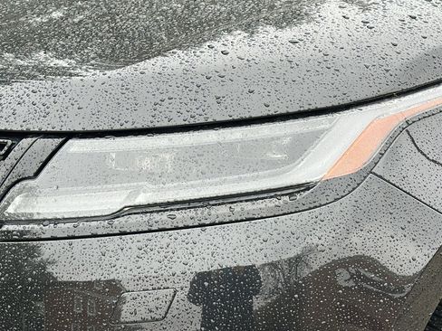 Used 2025 Land Rover Range Rover Velar Dynamic SE image 4