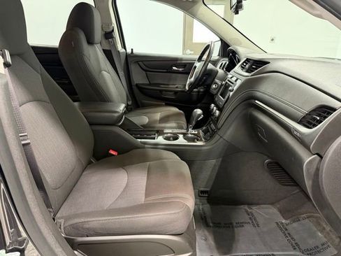 Used 2015 Chevrolet Traverse LT w/ Style and Technology Package FWD image 22