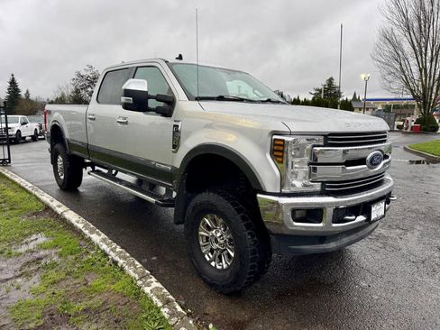 Used 2019 Ford F350 Lariat w/ Chrome Package image 3