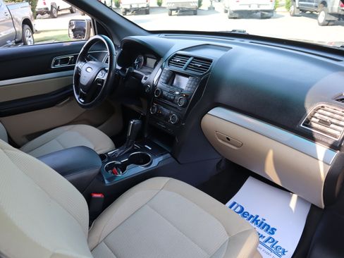 Used 2017 Ford Explorer XLT FWD image 24