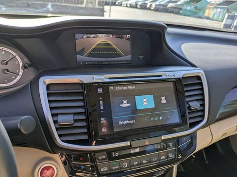 Used 2017 Honda Accord Touring image 25