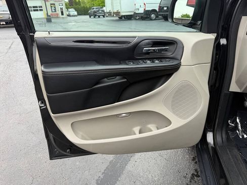 Used 2019 Dodge Grand Caravan SXT FWD image 20