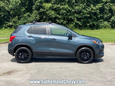 Used 2022 Chevrolet Trax LT w/ Premium Seat Package AWD/4WD image 8