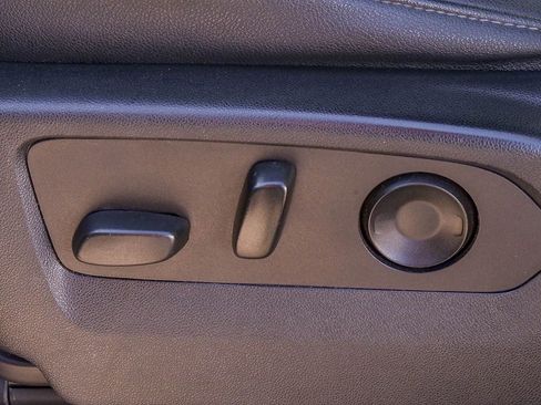 Used 2022 Chevrolet Suburban Z71 w/ Luxury Package image 21