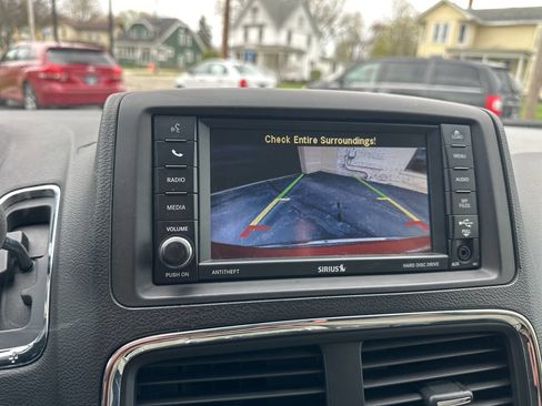 Used 2013 Dodge Grand Caravan SXT FWD image 23