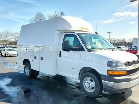 New 2025 Chevrolet Express 3500 w/ Power Convenience Package RWD image 7