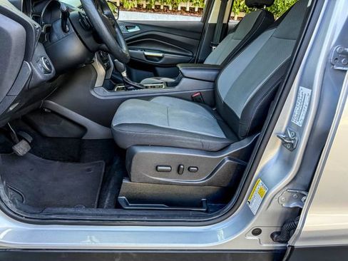 Used 2017 Ford Escape SE image 23