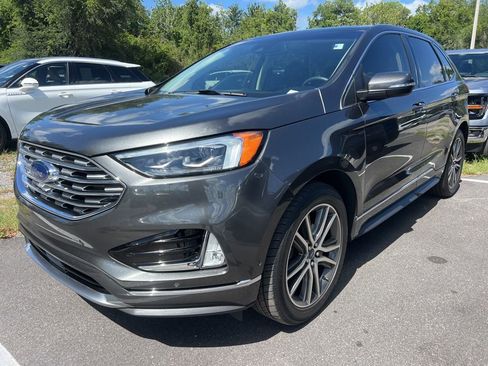 Used 2019 Ford Edge Titanium w/ Equipment Group 301A FWD image 2