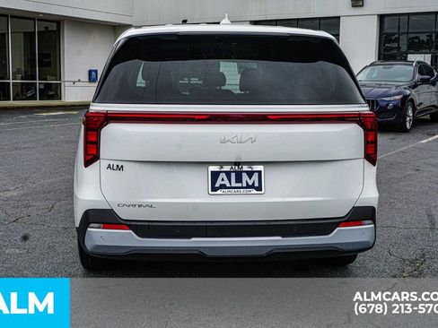 Used 2025 Kia Carnival FWD image 10