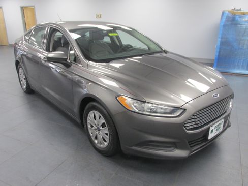 Used 2014 Ford Fusion S FWD image 3