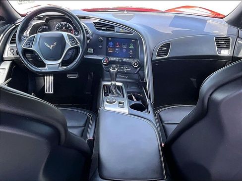 Used 2019 Chevrolet Corvette Stingray Coupe w/ 1LT RWD image 19