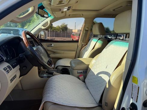 Used 2011 Lexus LX 570 4WD w/ Luxury Pkg image 11