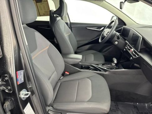 Certified 2025 Kia Niro LX FWD image 22