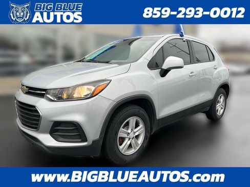 Used 2020 Chevrolet Trax LS AWD/4WD image 1