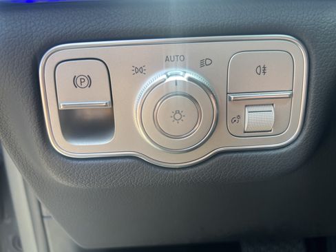 Used 2025 Mercedes-Benz GLE 450 4MATIC w/ Winter Package image 17