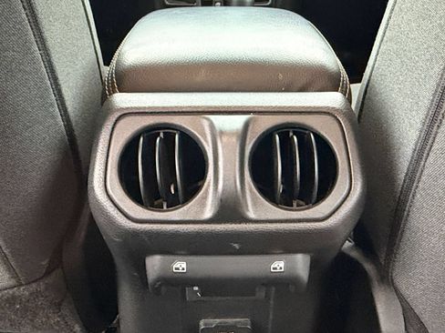 Used 2025 Jeep Wrangler Unlimited Sahara AWD/4WD image 21
