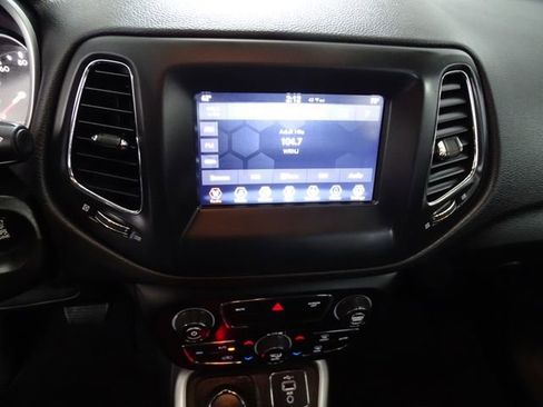 Used 2020 Jeep Compass Latitude w/ Cold Weather Group AWD/4WD image 13