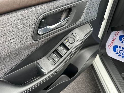 Used 2023 Nissan Rogue SV image 15