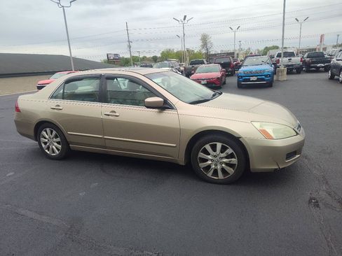 Used 2005 Honda Accord EX image 4