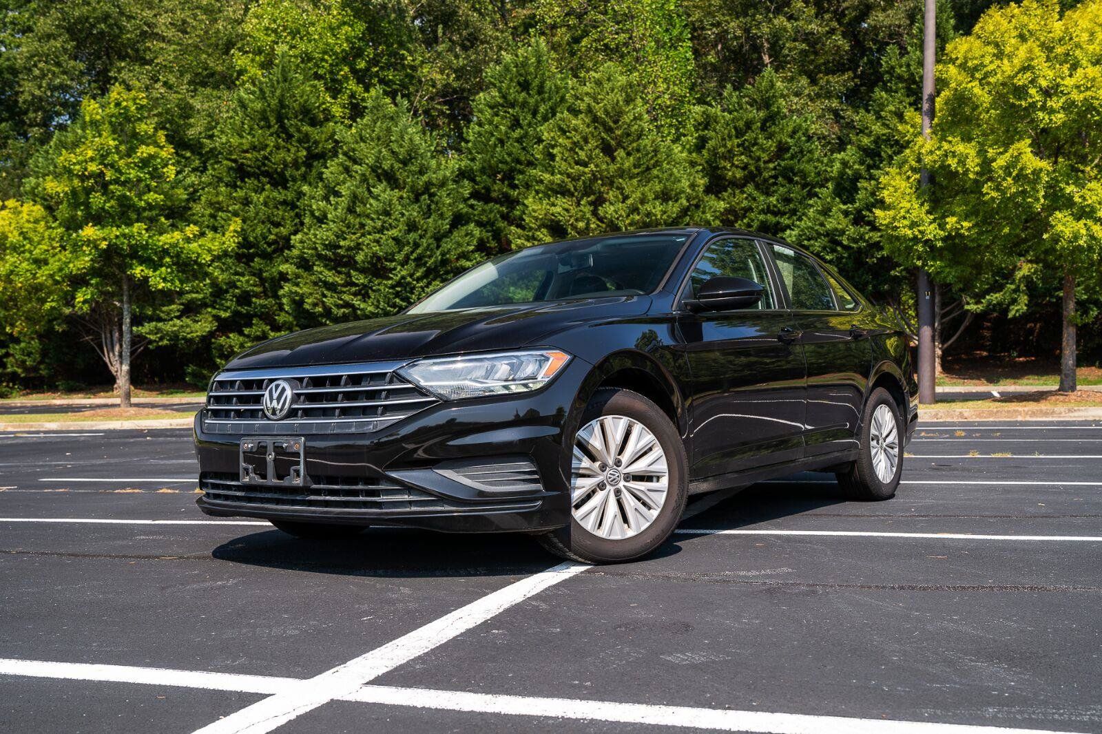 Used 2021 Volkswagen Jetta SE FWD image 1