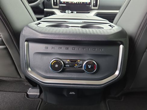 New 2026 Ford Expedition Active image 9