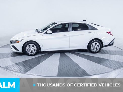 Used 2025 Hyundai Elantra SE FWD image 4